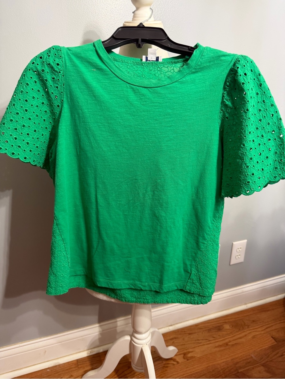 crown & ivy Bright Green Eyelet Sleeve Short Sleeve Knit Top